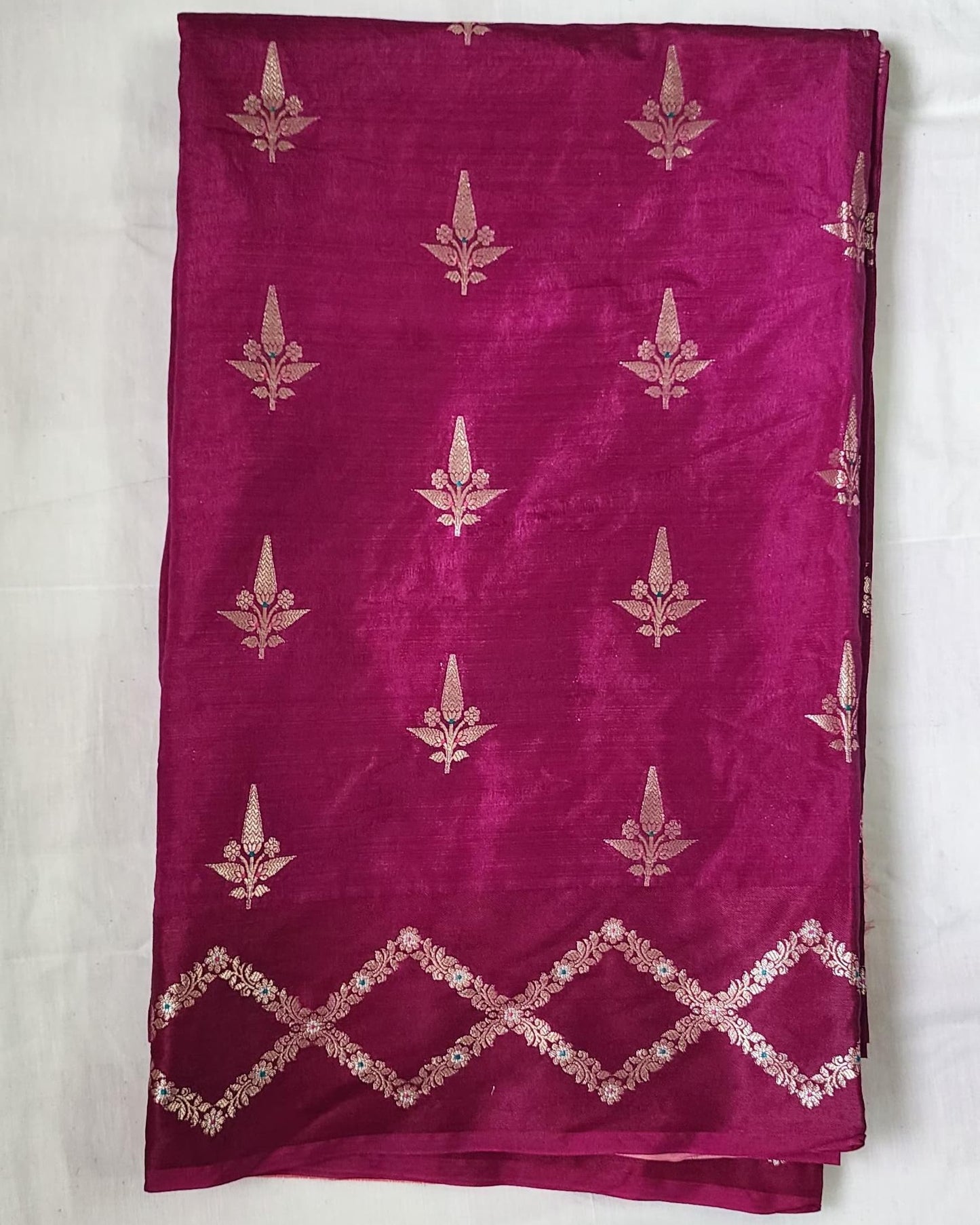 Pink Banaras Raw Mango Silk Saree with Rich Peach Pallu – A Symphony of Elegance and Contrast