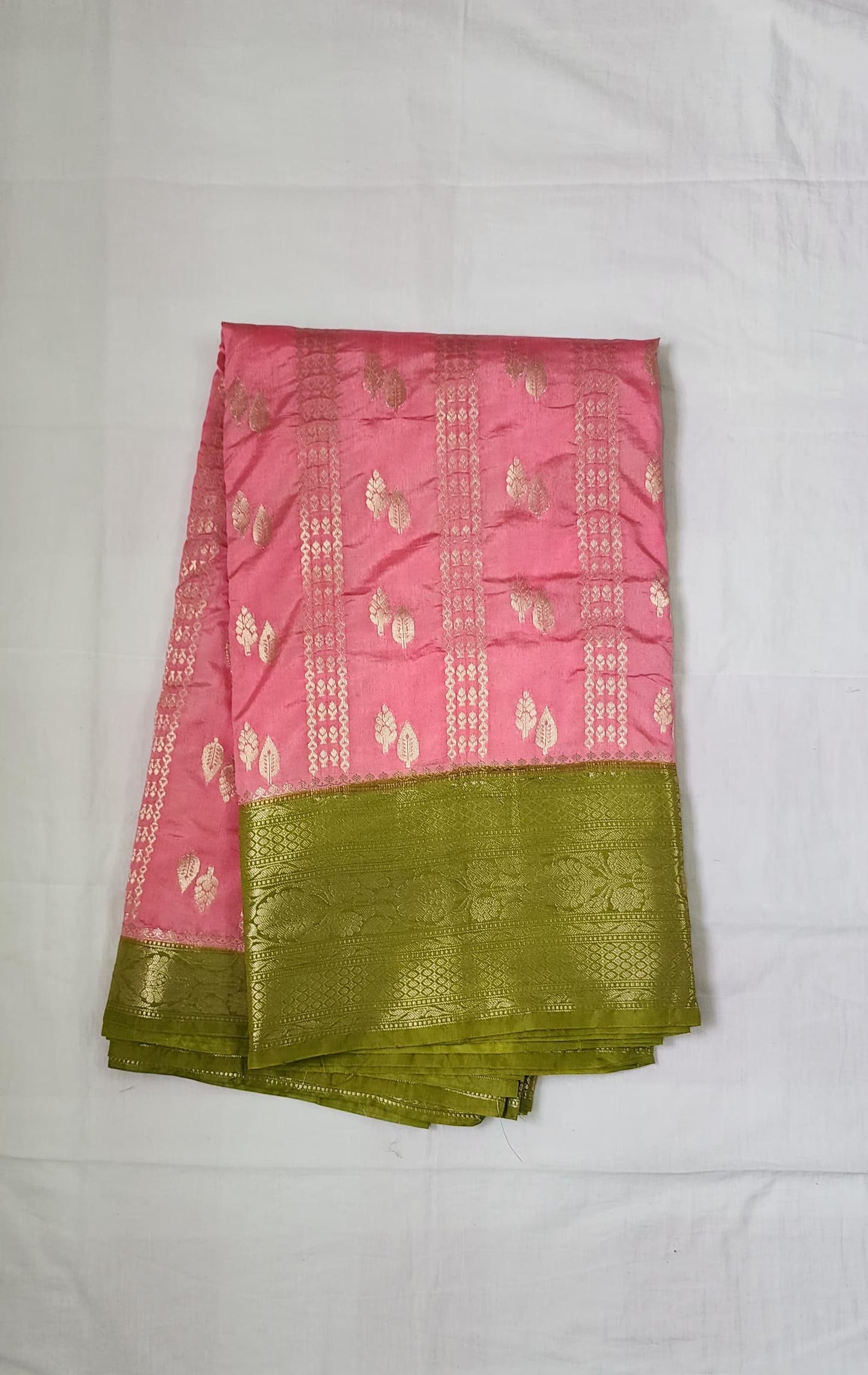 Pink Banaras Raw Mango Silk Saree with Rich Parrot Green Pallu – A Vibrant Harmony of Heritage