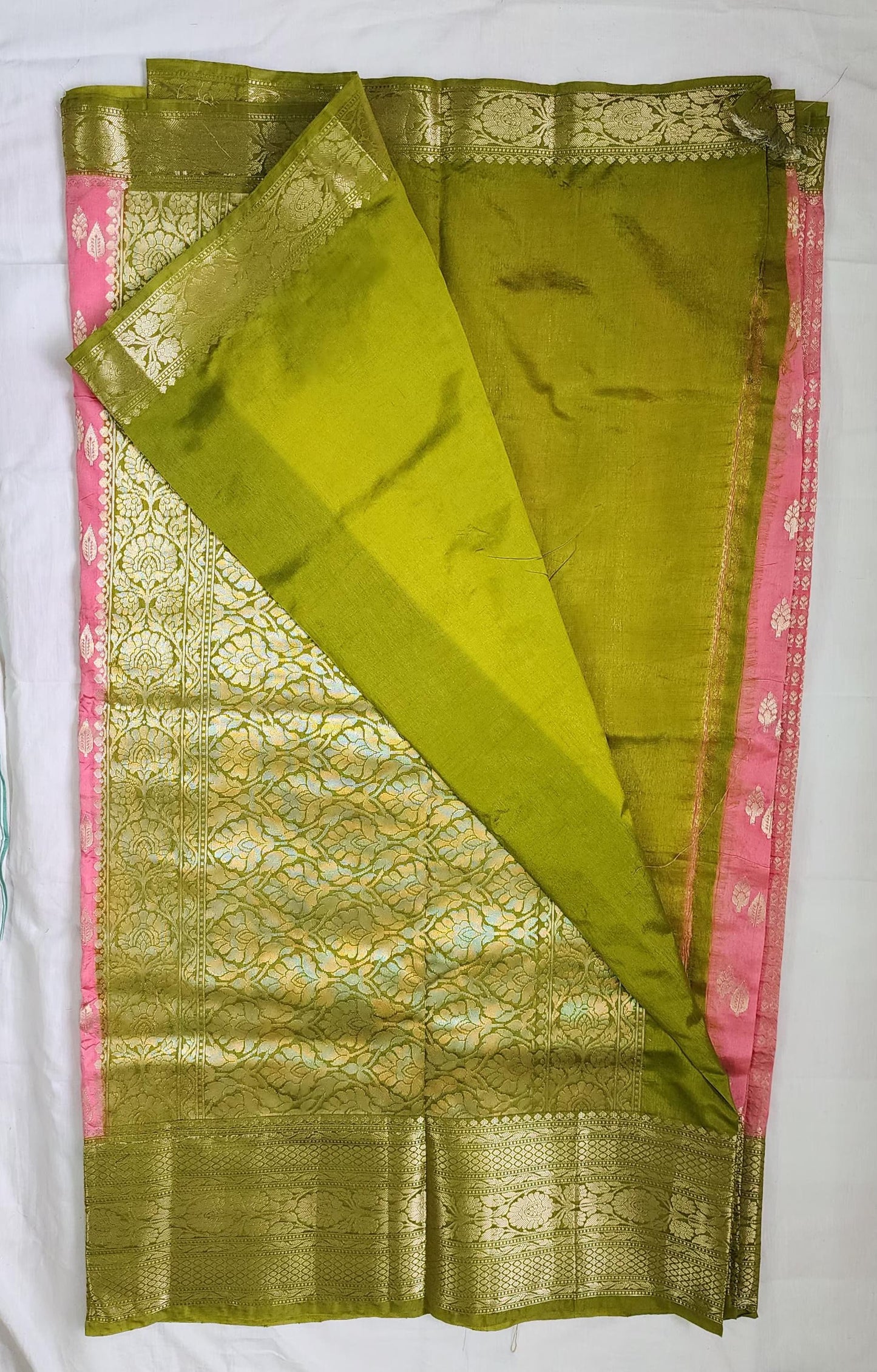 Pink Banaras Raw Mango Silk Saree with Rich Parrot Green Pallu – A Vibrant Harmony of Heritage