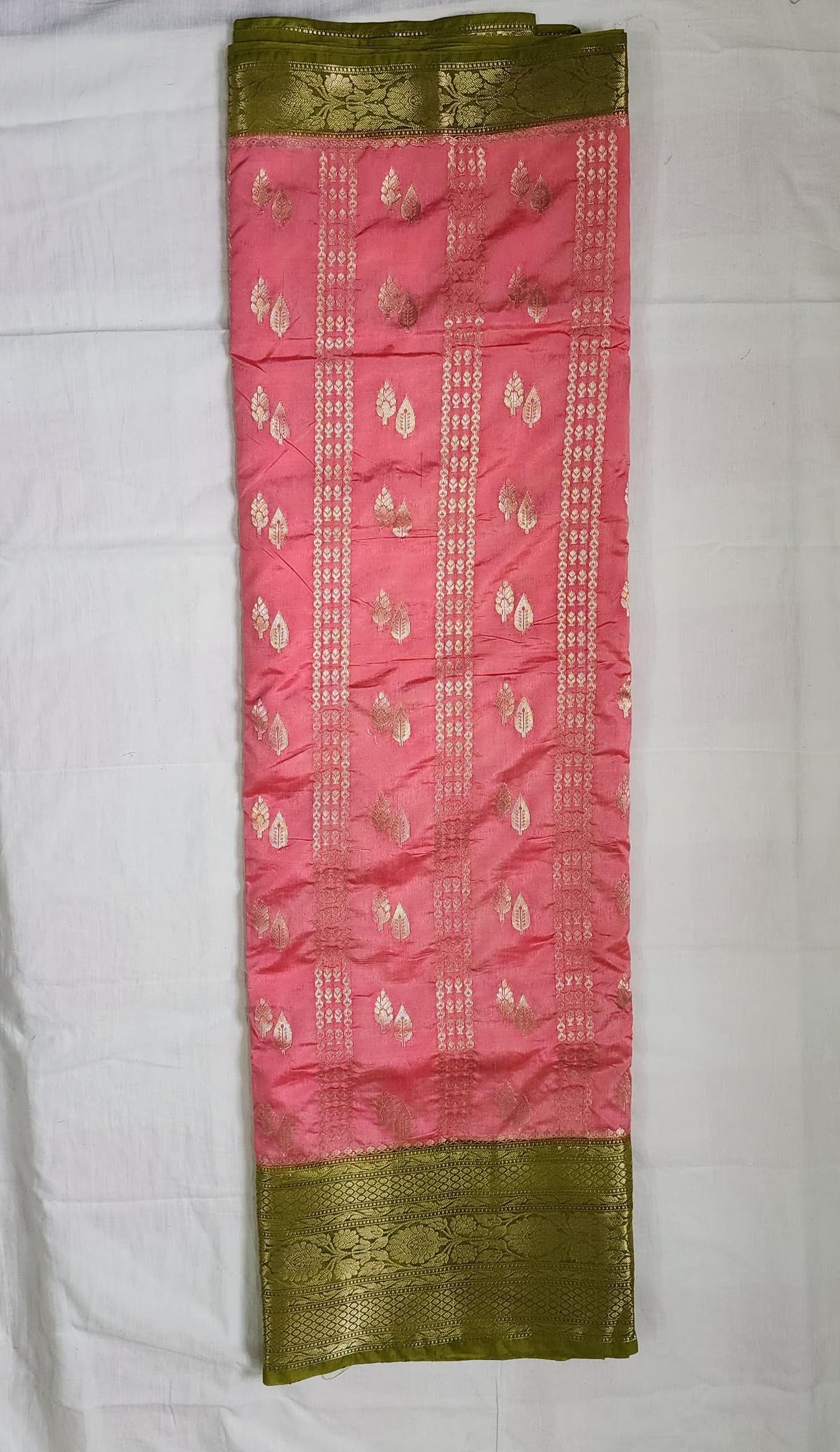 Pink Banaras Raw Mango Silk Saree with Rich Parrot Green Pallu – A Vibrant Harmony of Heritage